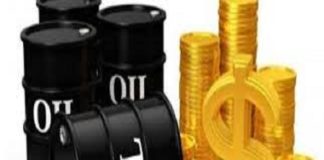 أسعار النفط تواجه ضغوط الإنتاج القياسي الأمريكي وتعافي الدولار