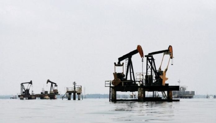 92-010635-us-crude-inventories-million-barrels-last-week_700x400