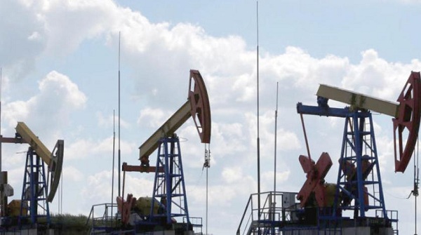 النفط .. «فيتش»: سعر برميل النفط سينخفض إلى 62.5 دولار بحلول 2020