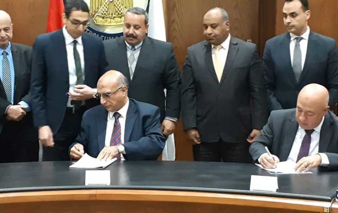 توقيع العقد