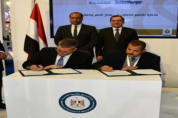 بحضور وزير البترول المصري.. توقيع عدة مذكرات تفاهم مع شركات أجنبية