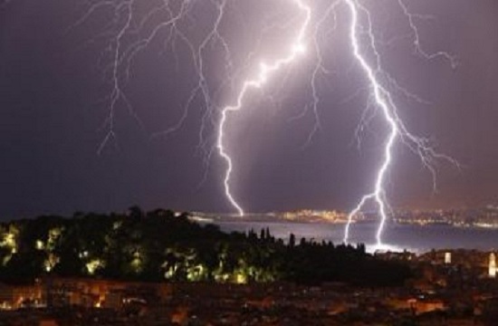 كيف يحدث البرق والرعد؟