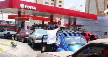 زحام على محطات البنزين يفنزويلا