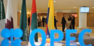 أوبك تخفض إضافي في الإنتاج لدعم أسعار النفط