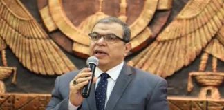 وزير القوى العاملة يسلم شهادات تخرج المتدربين بـ«الفرعونية للبترول»