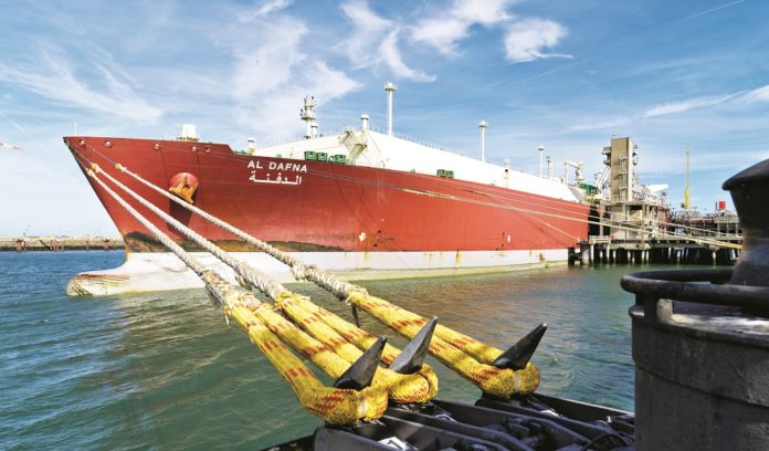 Fluxys: lossen van een gastanker Al Dafna in de terminal te Zeebrugge